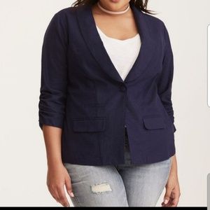 Navy one-button blazer.